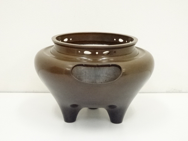  一ノ瀬宗辰・菊地正直造　唐銅切合朝鮮風炉　霰紋真形釜添（花押有）（共箱）